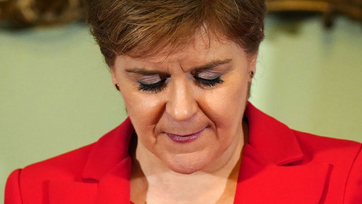 Nicola Sturgeon Camper Van Seized At Mother In Laws Home Bought As Snp Battle Bus Condotel 