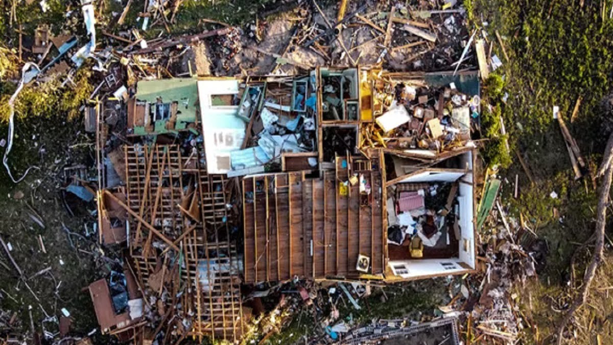 Surveillance video footage of Mississippi tornadoes