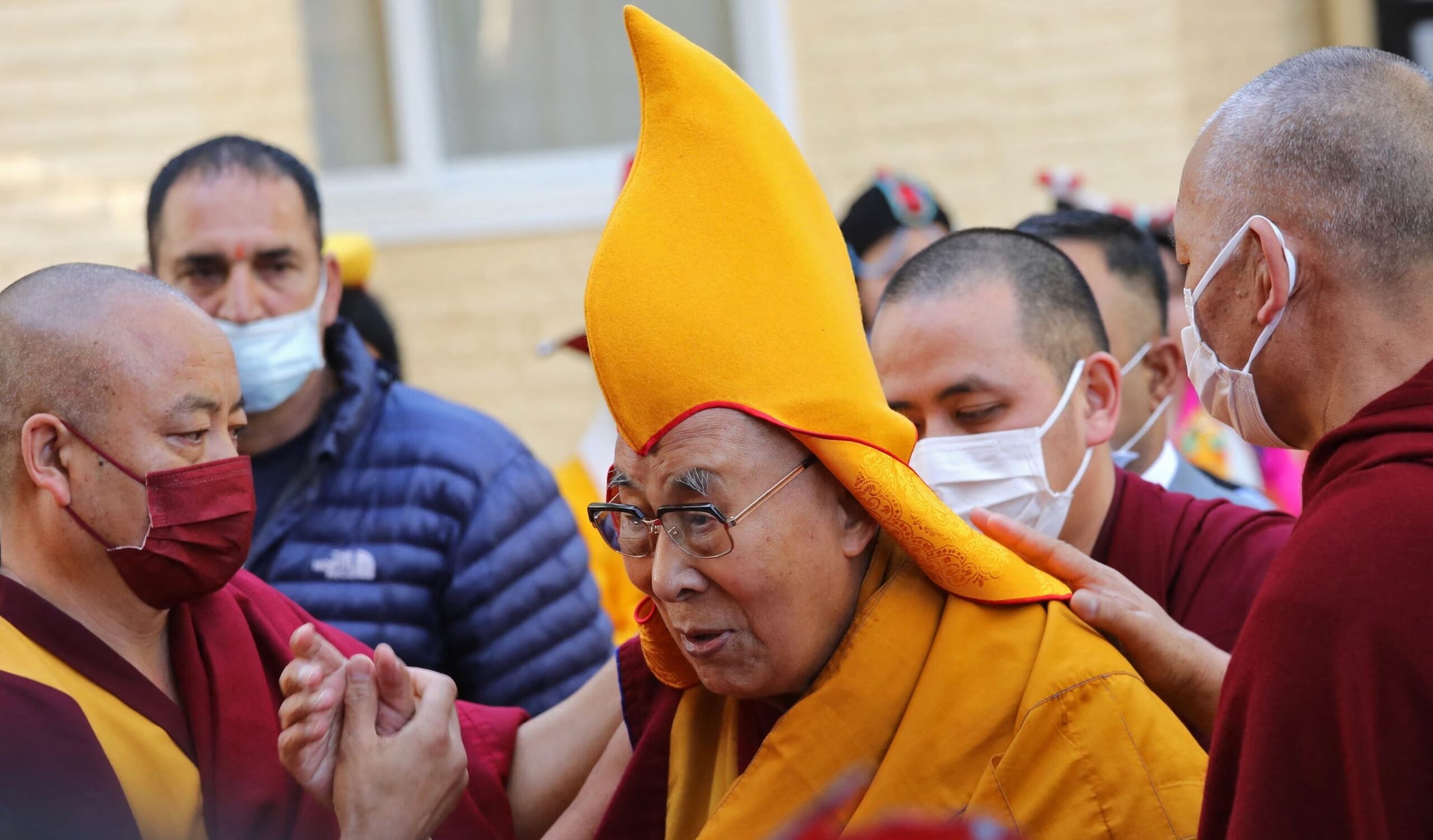 Dalai Lama kissing an Indian boy (4)