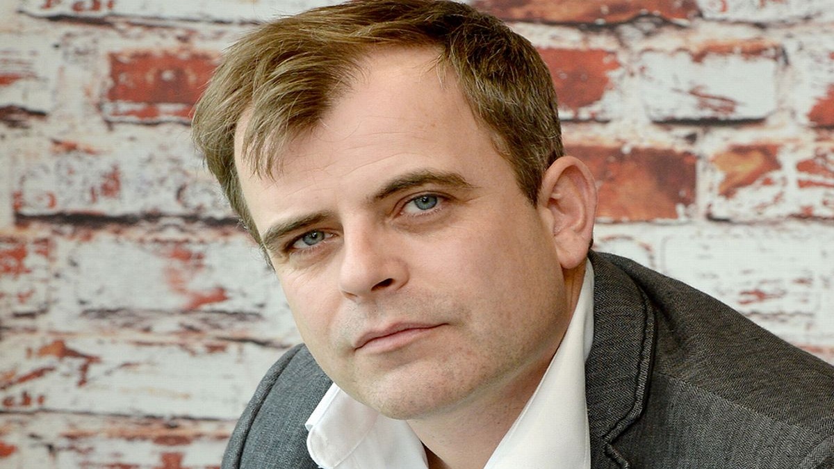 Simon Gregson