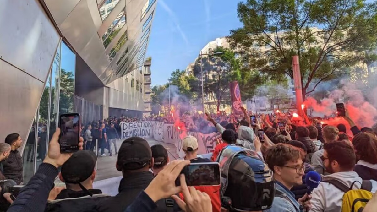 PSG Fans Protest