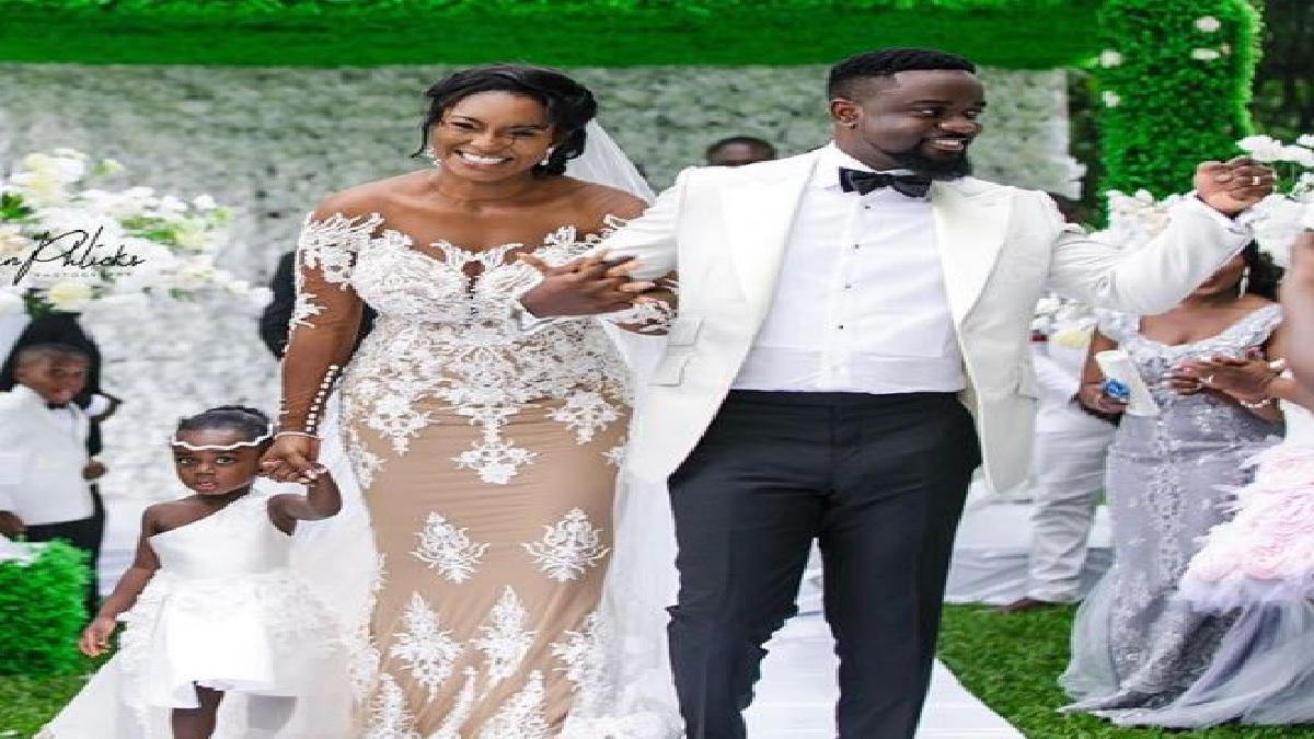 Is Sarkodie married?