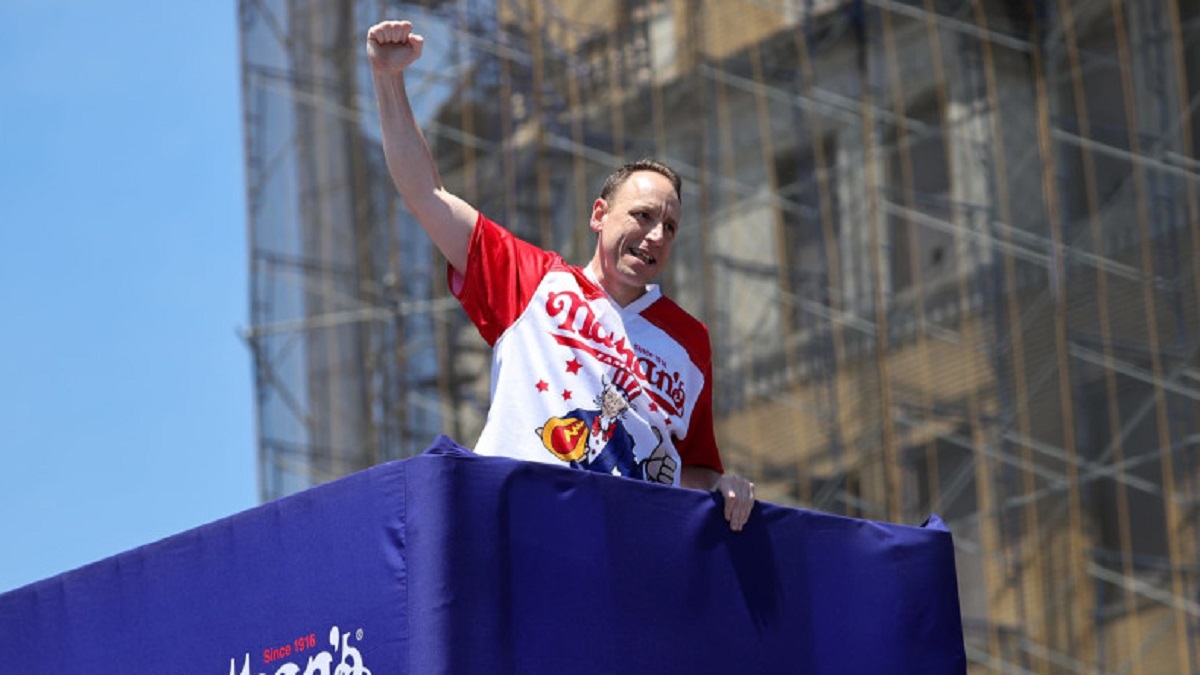 Hot Dog Eating Contest 2023 Joey Chestnut Eats 62 Hot Dogs for 16th Title