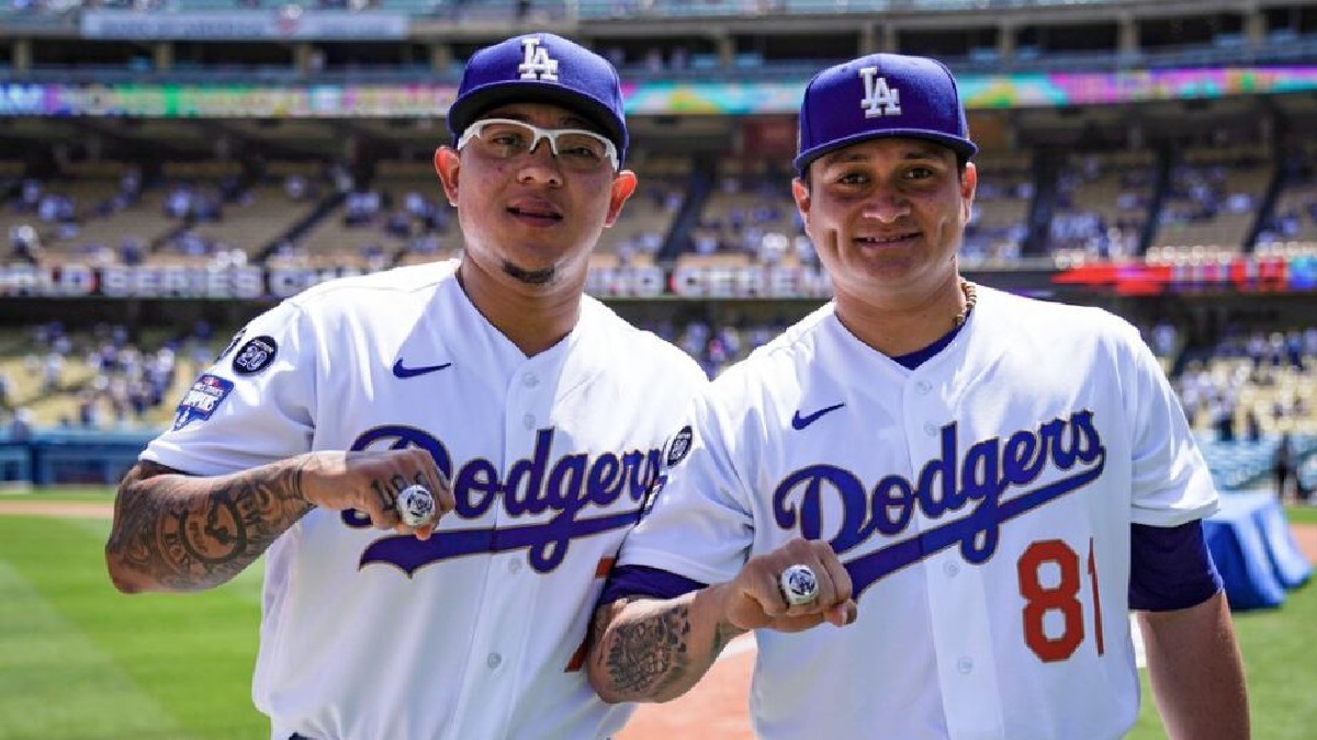 Who are Julio Urias Parents? Meet Carlos Urias and Juana Isabel