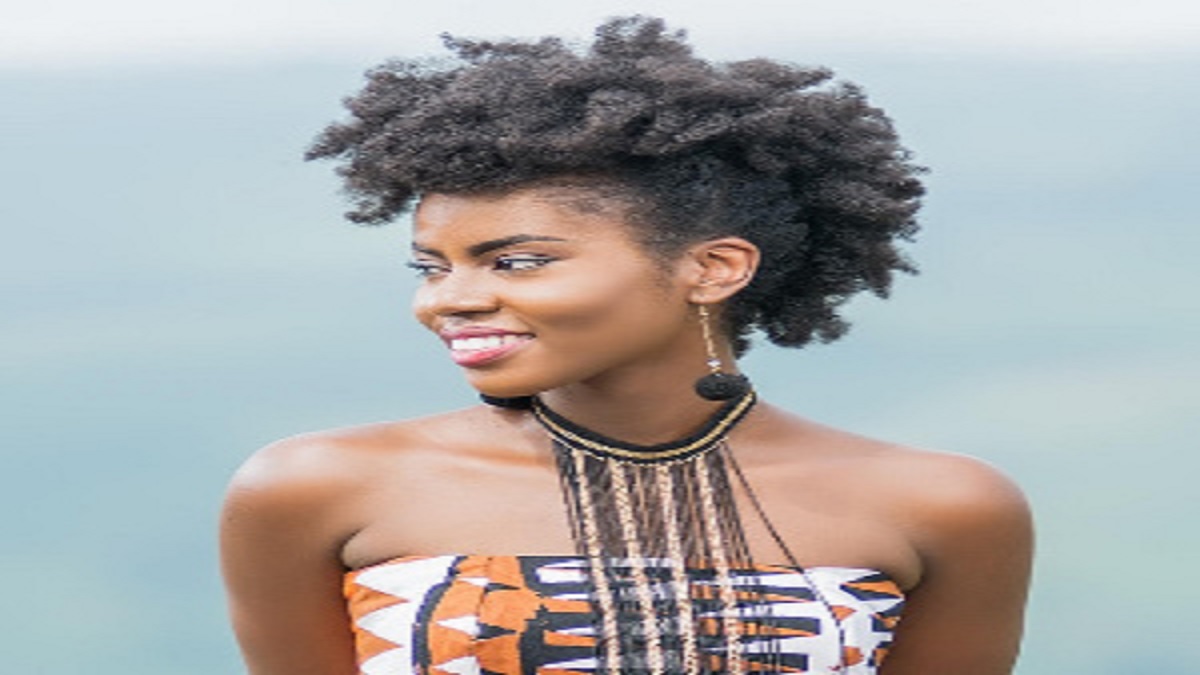 MzVee is in a relationship with Kofi Kinaata