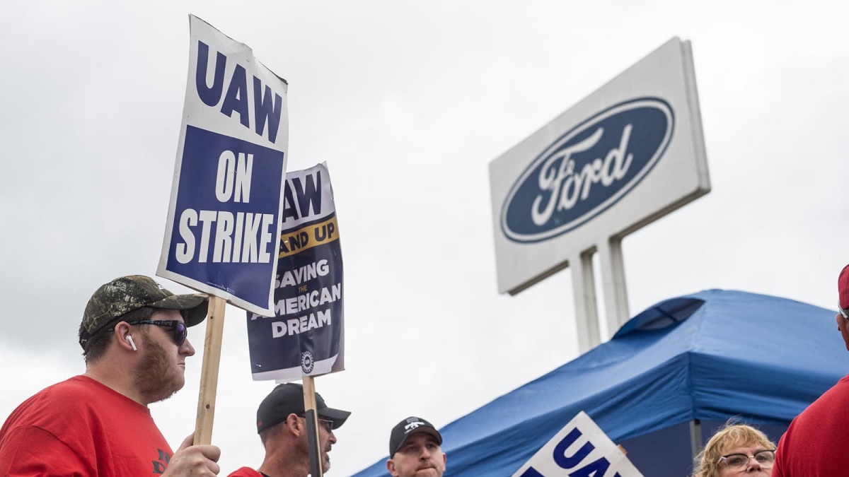 UAW y Ford finalizan un acuerdo contractual de 8.100 millones de dólares