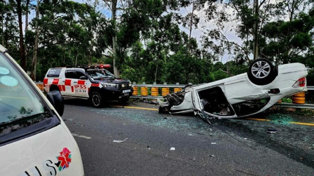Fields Hill Accident 4 injured after HORRIFIC accident on M13 Field's Hill