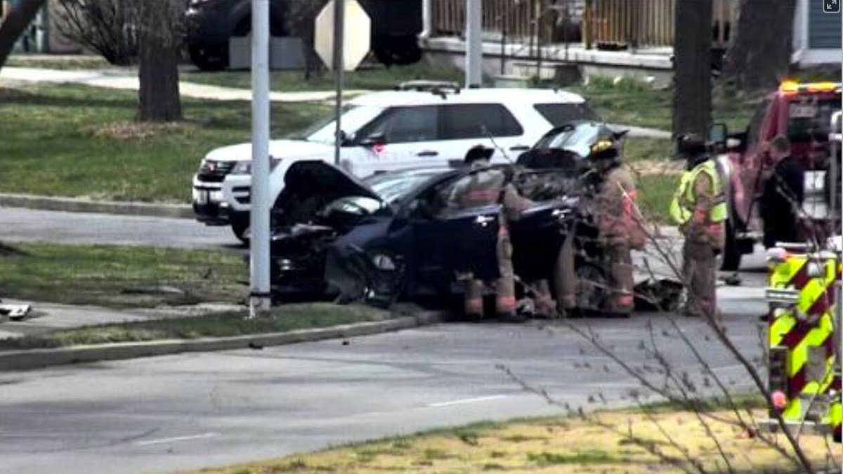 Wellington Car Accident 2 dead in crash after fleeing police
