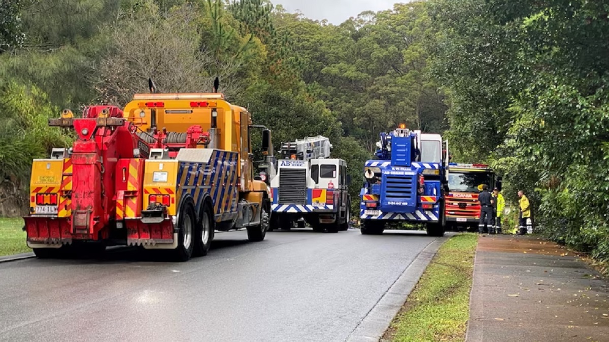 Gold Coast Crane Accident Man Killed In Horror Gold Coast Crane Rollover