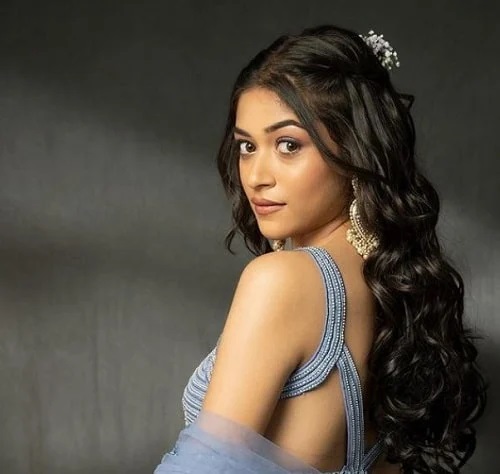 Who Is Nandini Gupta Miss India? 19-year-old Rajasthan Girl - Age ...