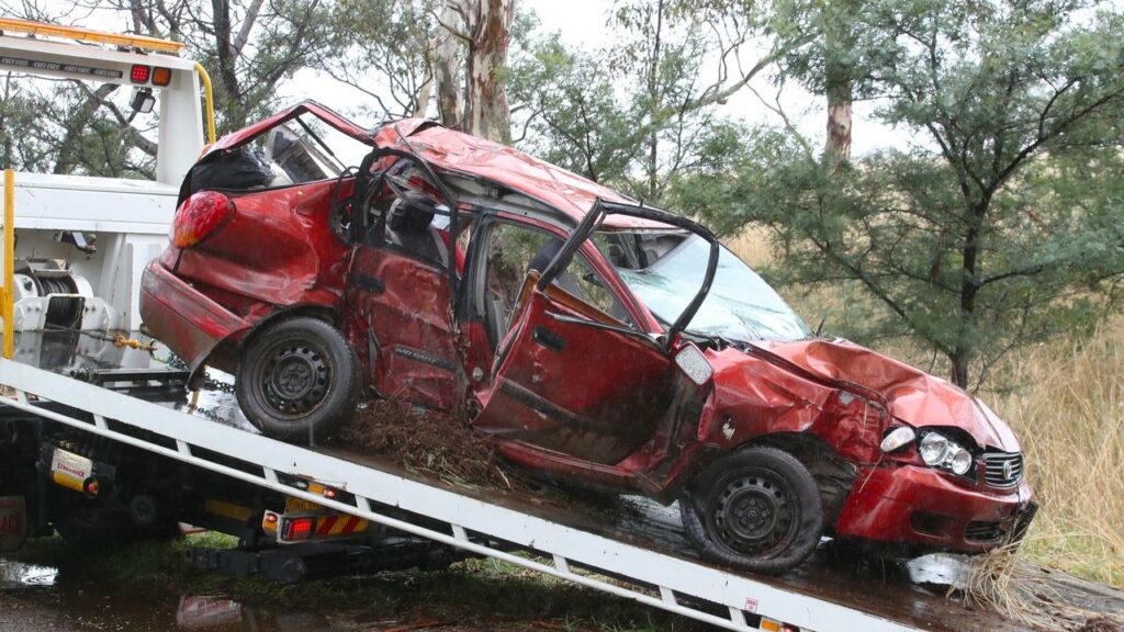 hamilton-victoria-crash-older-woman-killed-alongside-three-teens-in