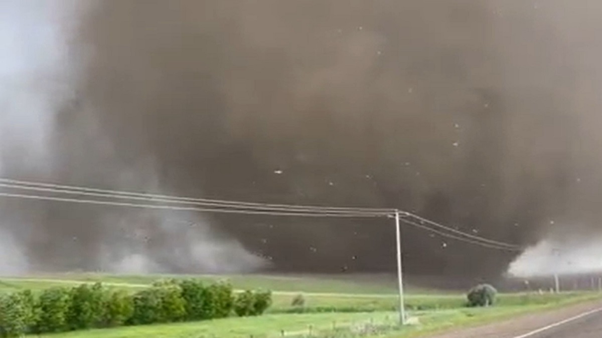 Tornado In Canada: Didsbury Alberta Tornado Carstairs